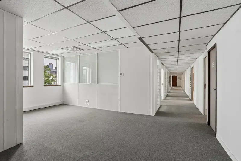 Office in Montreuil for sale Interior Photo- Image 1 of 11