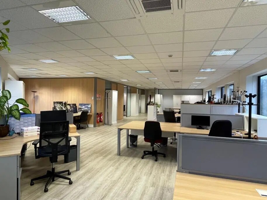 Location Bureaux 290 m² - Photo 1