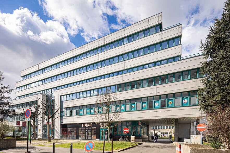 Office in Massy to rent - Building Photo - Image 2 of 3