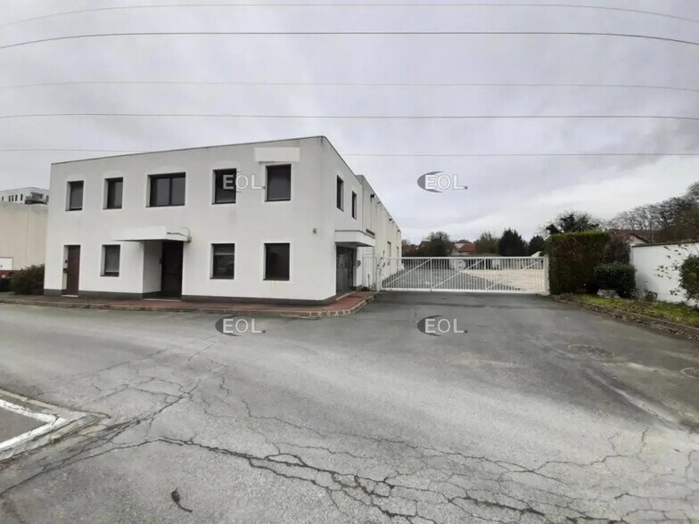 Light Industrial in Vitry-sur-Seine to rent - Building Photo - Image 2 of 17