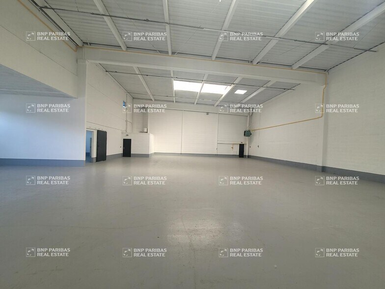 Light Industrial in Bonneuil-sur-Marne to rent - Interior Photo - Image 2 of 2