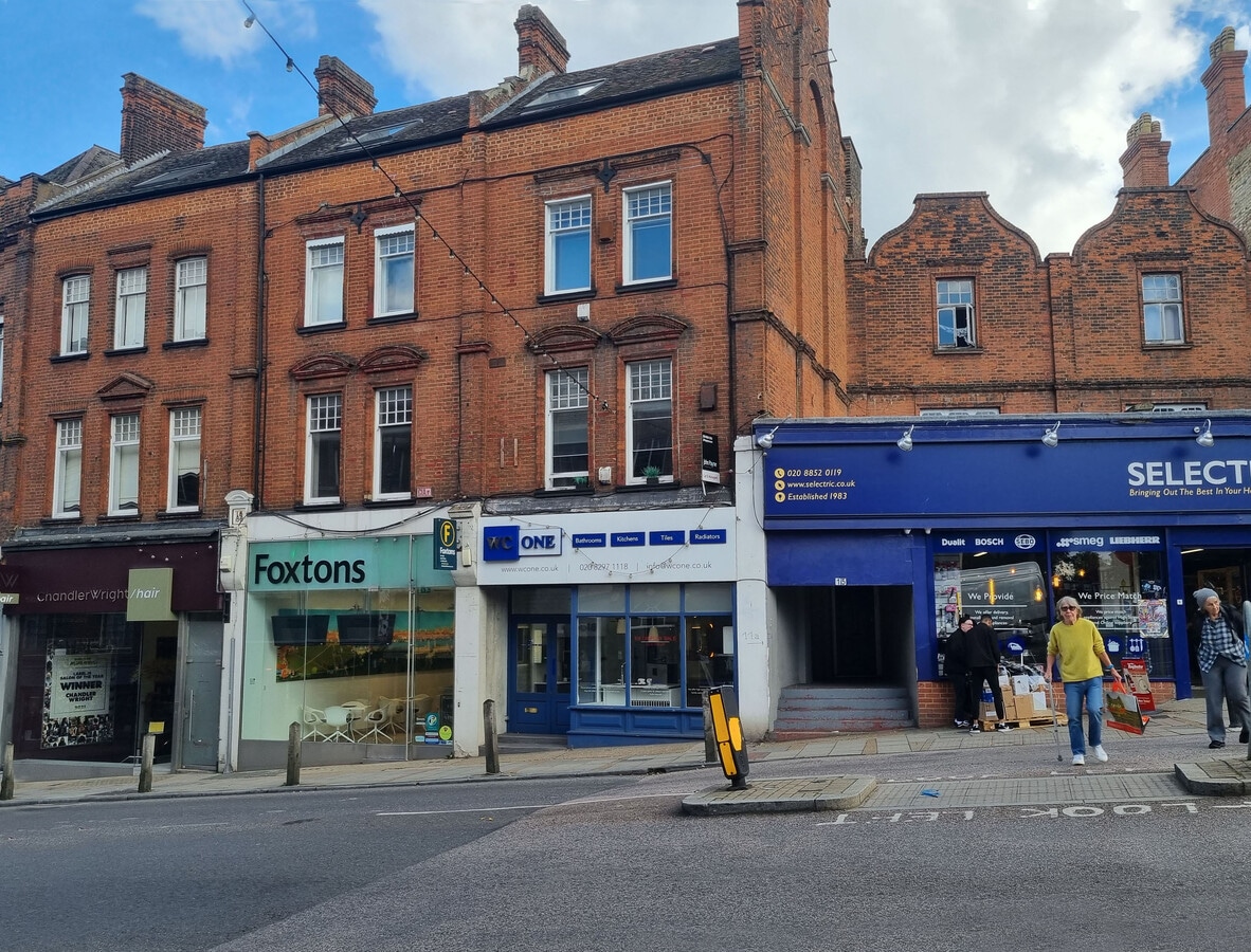 911 Lee Rd, London, SE3 9RQ UK