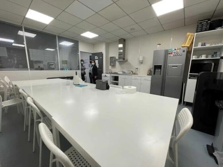 Office in Pantin to rent - Building Photo - Image 2 of 6