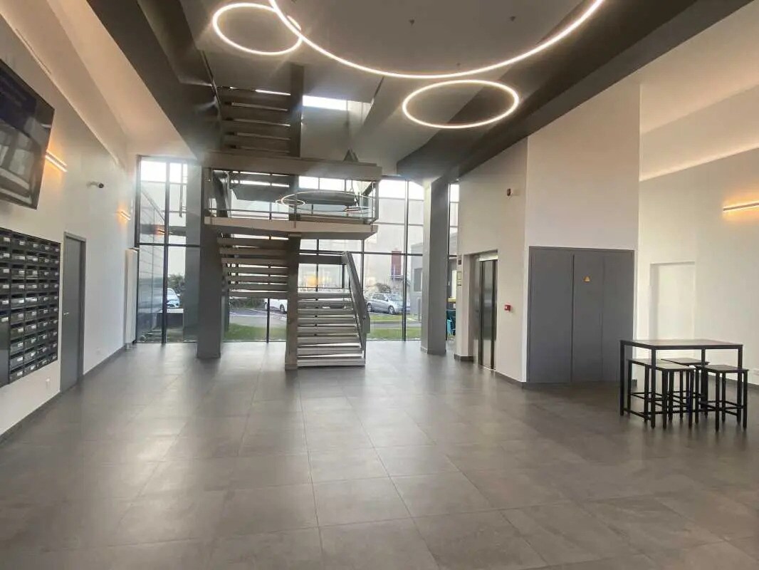 Office in Rosny-sous-Bois to rent Lobby- Image 1 of 6