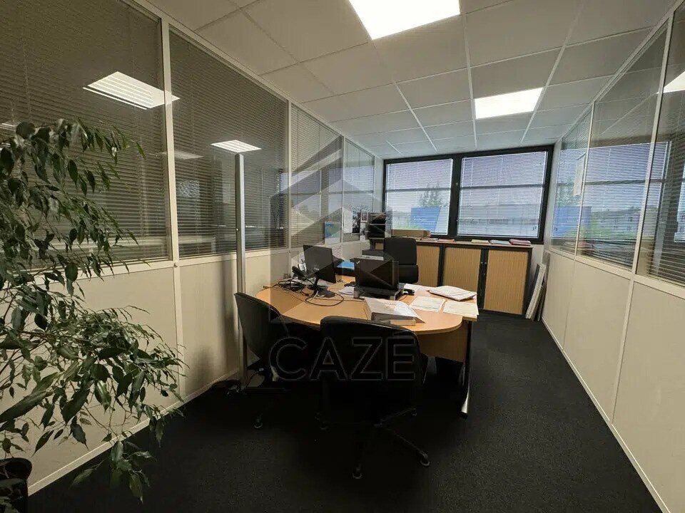 Office in Villenave-d'Ornon to rent Interior Photo- Image 1 of 13