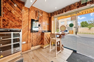 84 Hermit Rd, London to rent Interior Photo- Image 2 of 8