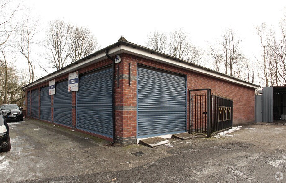 Gilnow Rd Gilnow Gardens, Bolton BL1 4LL Oakwood Garage