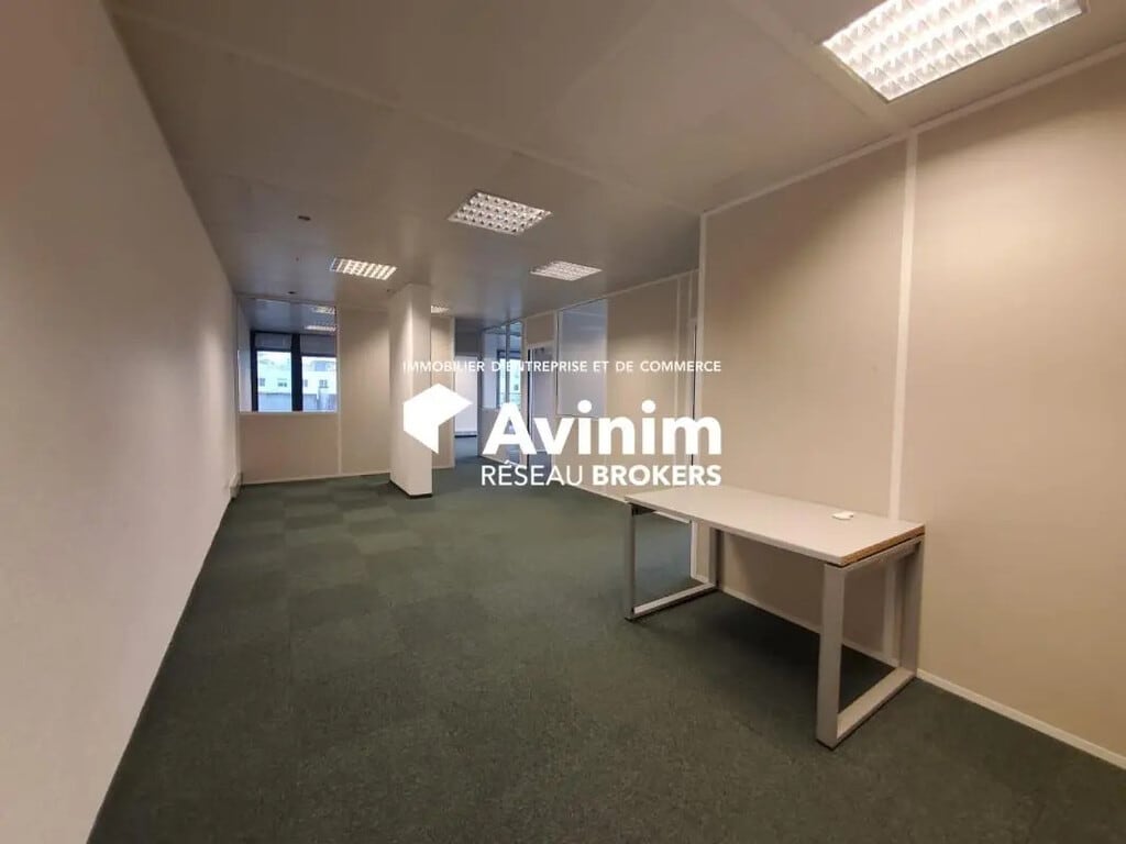 Location Bureaux 109 m² - Photo 1