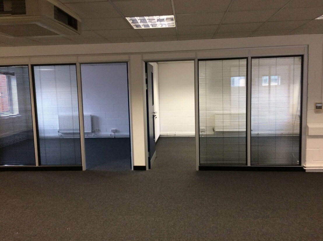 Curran Rd, Cardiff to rent Interior Photo- Image 1 of 3