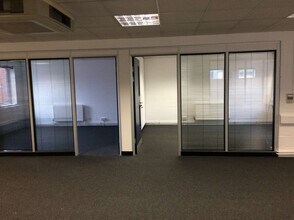 Curran Rd, Cardiff to rent Interior Photo- Image 1 of 3