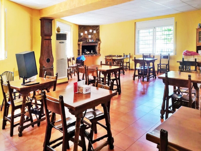 Retail in Terrassa, Barcelona to rent - Interior Photo - Image 1 of 3