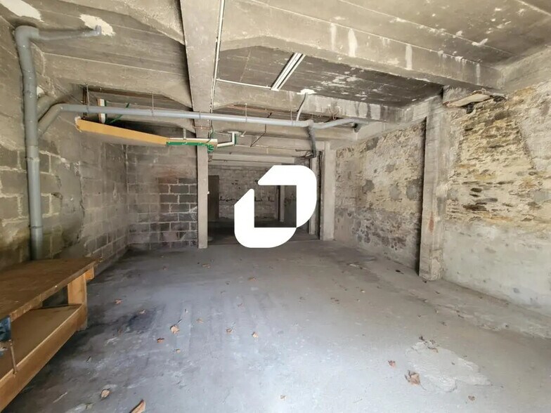 Light Industrial in Nantes to rent - Interior Photo - Image 2 of 4