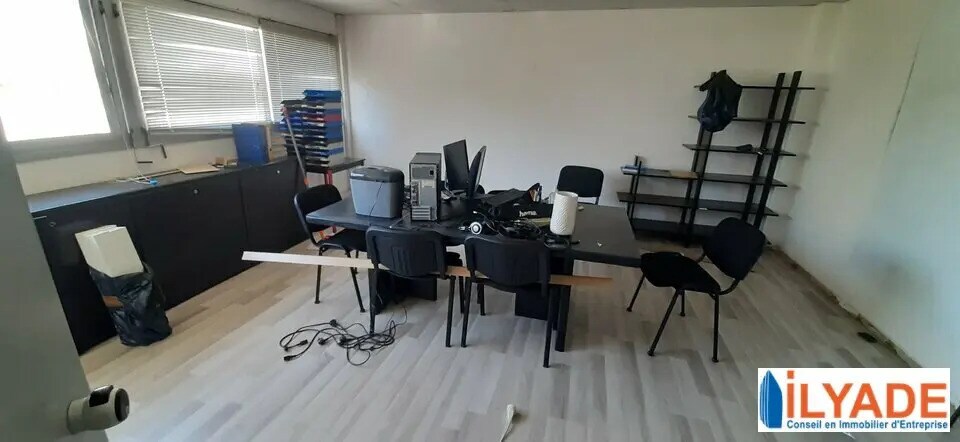 Office in Aix-en-Provence to rent - Building Photo - Image 3 of 4