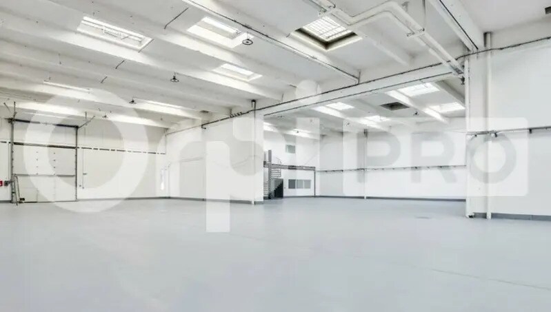 Light Industrial in Évry to rent Interior Photo- Image 1 of 9
