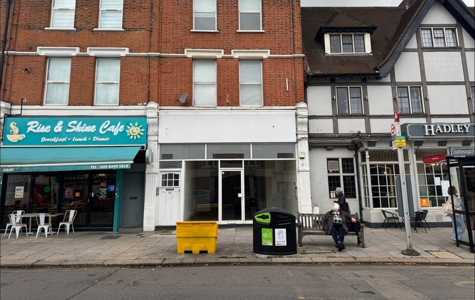 High St, Barnet to rent - Building Photo - Image 1 of 5