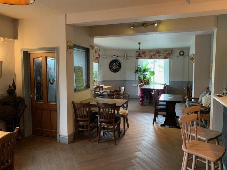 The Square, Grantham for sale - Building Photo - Image 2 of 11