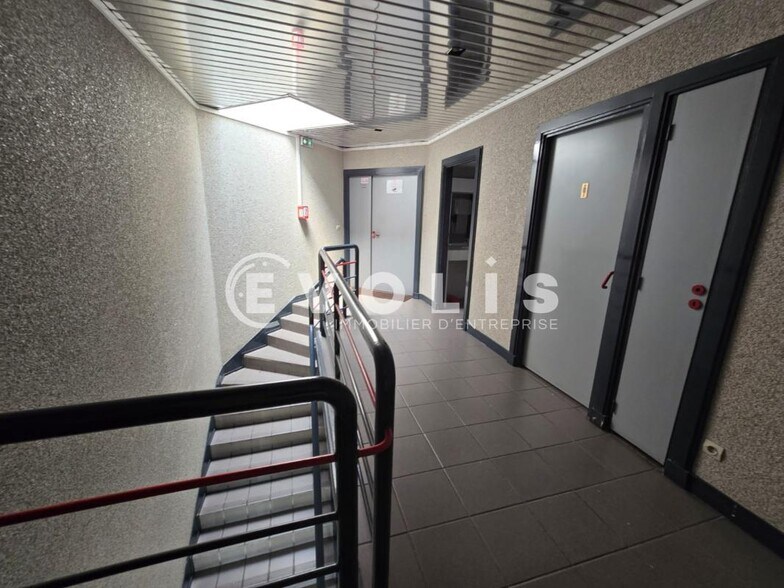 Office in Massy to rent - Building Photo - Image 3 of 8