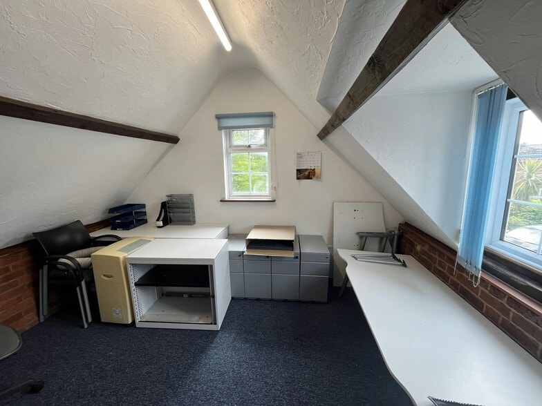 30 New St, Ringwood to rent - Building Photo - Image 2 of 5