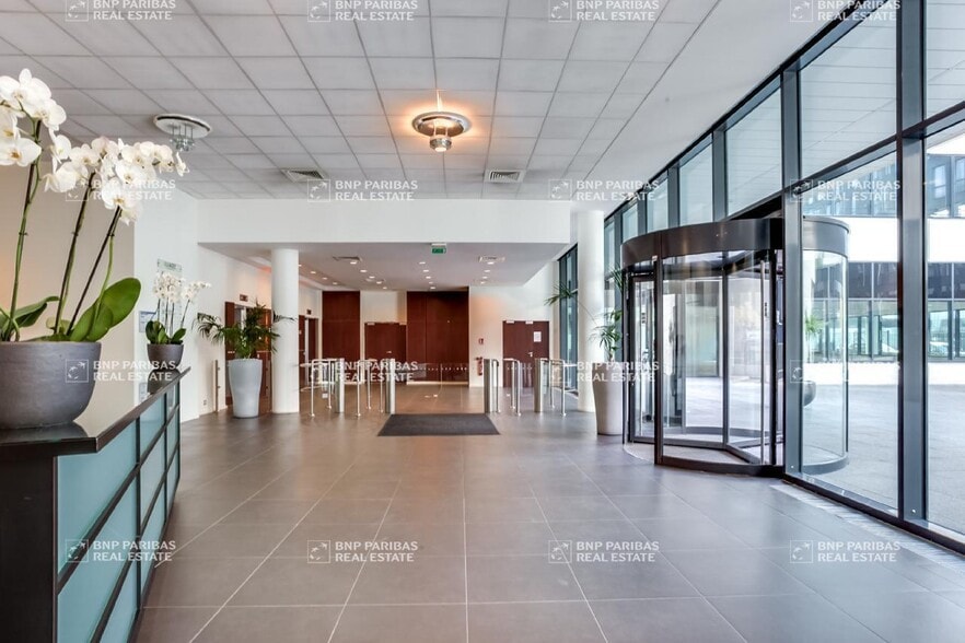 3 Rue Christophe Colomb, Massy to rent - Lobby - Image 2 of 13