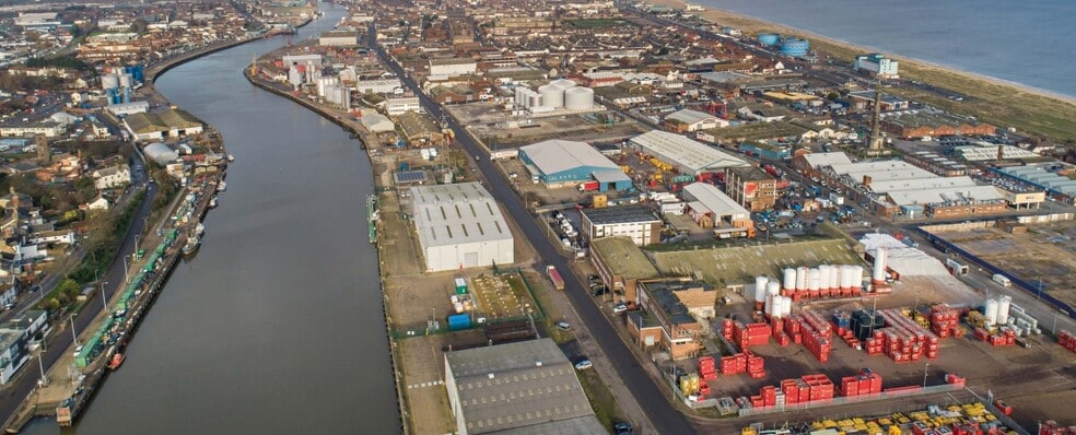 South Denes Rd, Great Yarmouth to rent - Primary Photo - Image 1 of 2