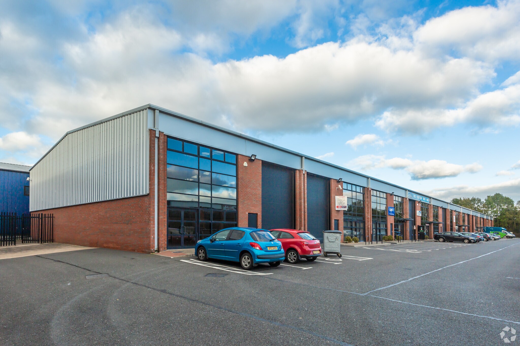 9 Ferguson Dr, Lisburn to rent Primary Photo- Image 1 of 2