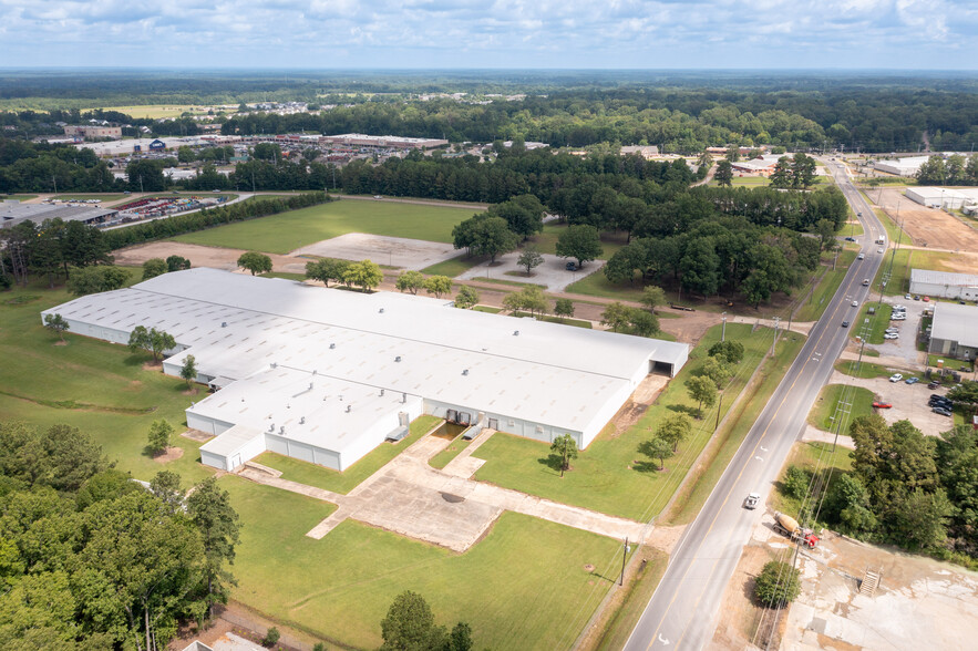 212 Industrial Park Rd, Starkville, MS for rent - Building Photo - Image 1 of 7