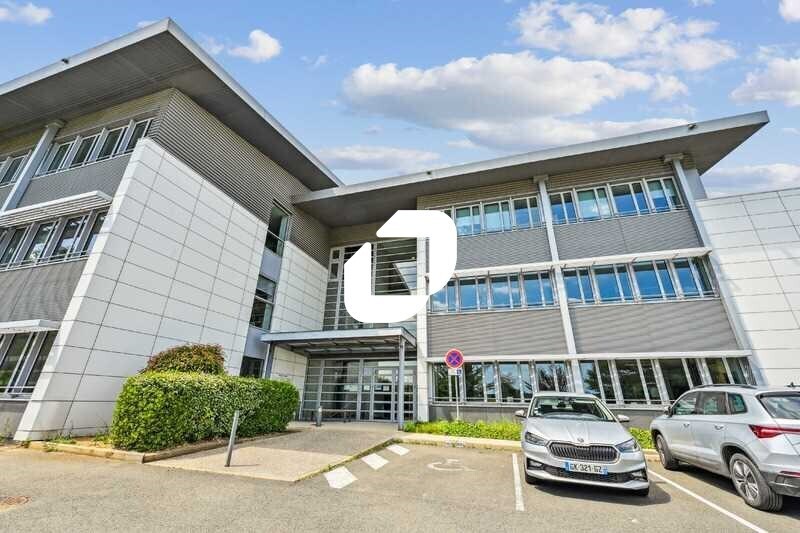 Office in Roissy-en-France to rent - Building Photo - Image 1 of 15