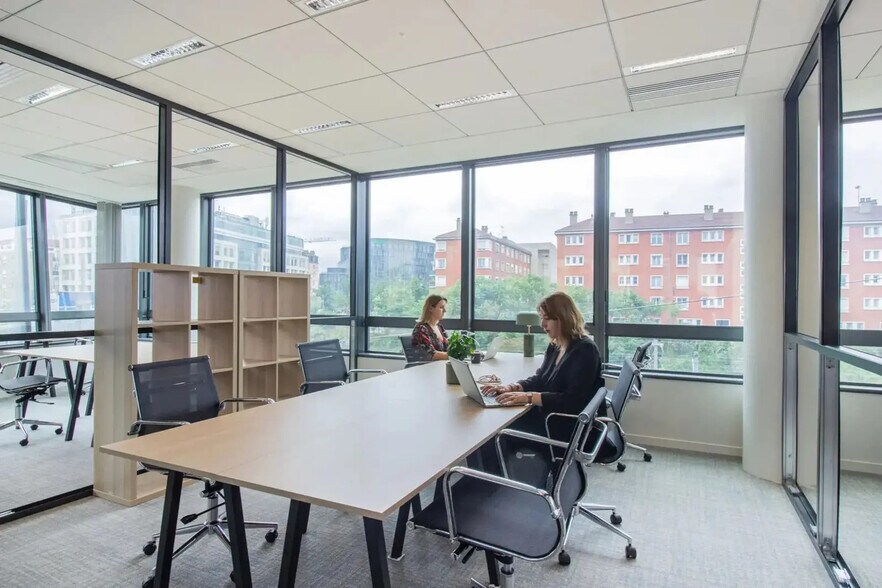 198 Rue Carnot, Fontenay-sous-Bois to rent - Building Photo - Image 2 of 9