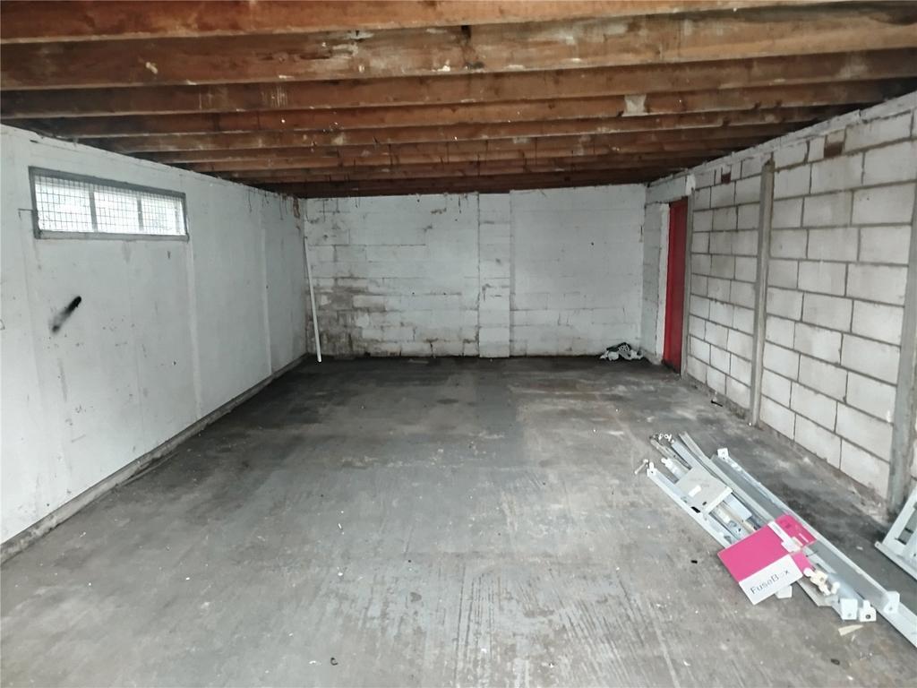 95A Prince Av, Southend On Sea to rent Interior Photo- Image 1 of 3