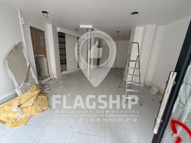 Retail in Paris to rent Interior Photo- Image 1 of 16