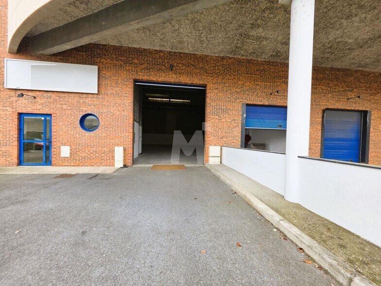 Light Industrial in Moissy-Cramayel to rent - Building Photo - Image 2 of 7