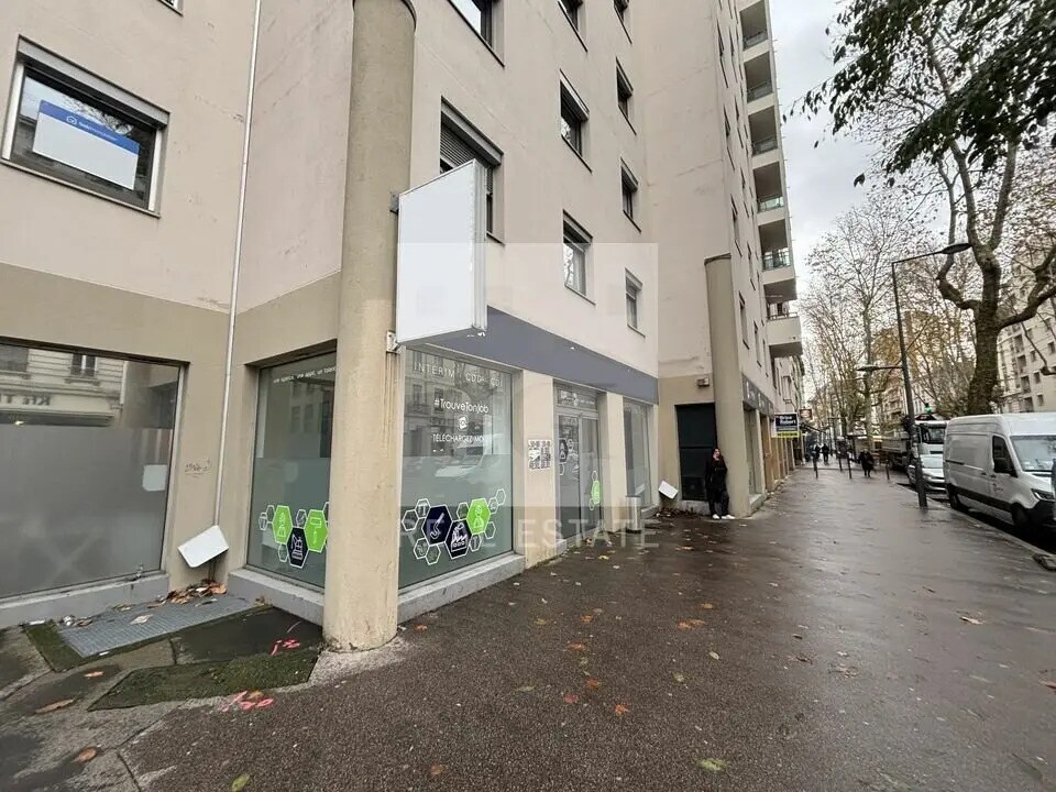 Retail in Villeurbanne to rent Building Photo- Image 1 of 10