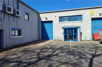 41 Brownfields, Welwyn Garden City to rent Building Photo- Image 1 of 2