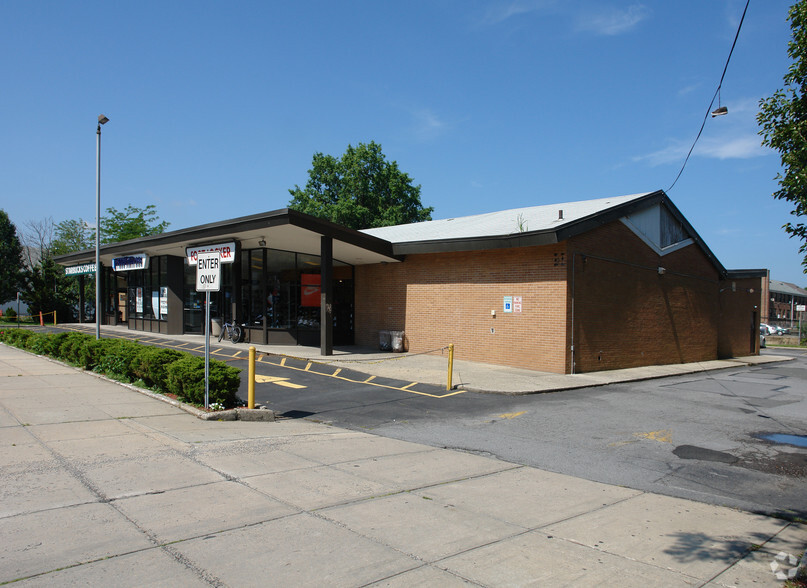 1030 W Boston Post Rd, Mamaroneck, NY for rent - Building Photo - Image 3 of 5