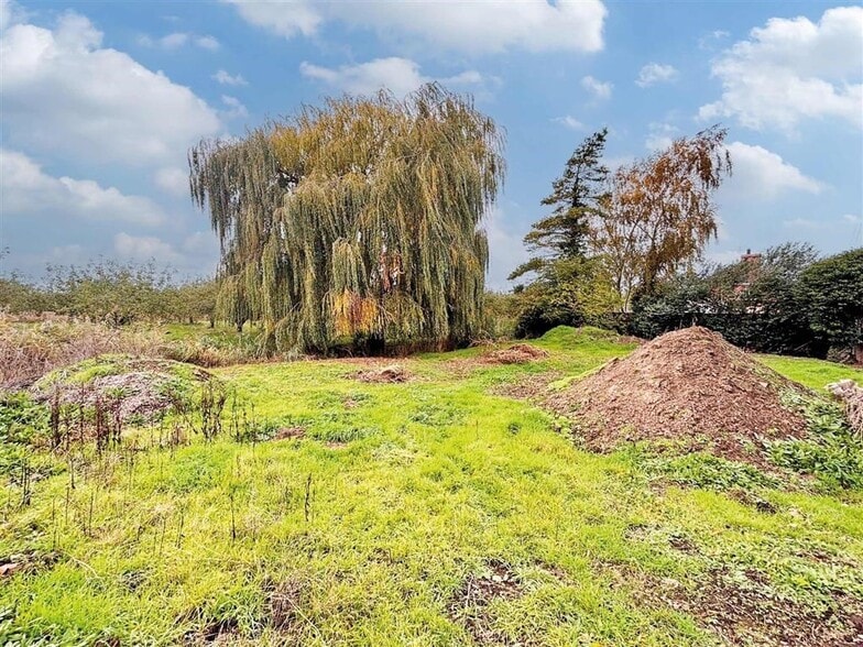 14 The Russets, Upwell for sale - Building Photo - Image 3 of 4