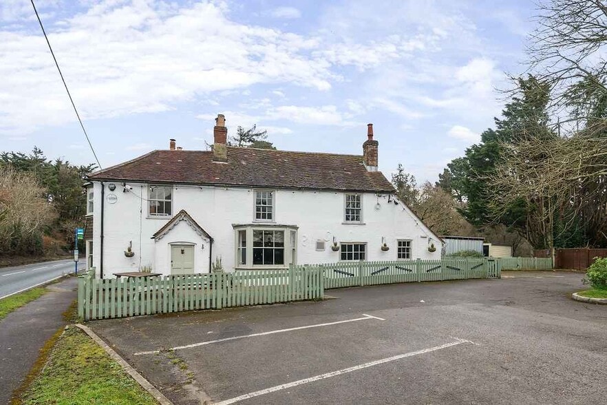 Southampton Road, Lymington for sale - Primary Photo - Image 1 of 3