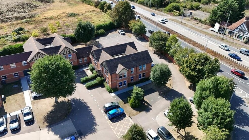 London Rd, Witham to rent - Building Photo - Image 2 of 5