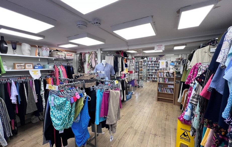 10 Church St, Wimborne to rent - Interior Photo - Image 3 of 5