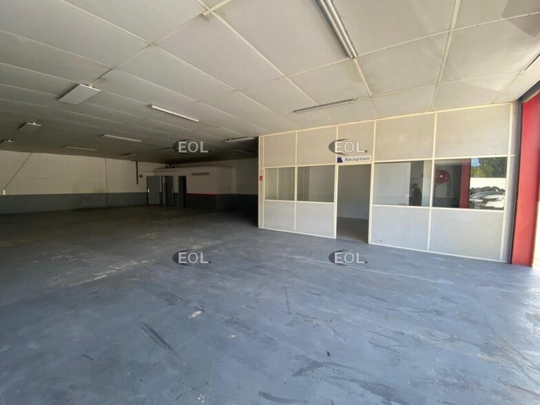 Light Industrial in Gémenos to rent - Interior Photo - Image 3 of 3
