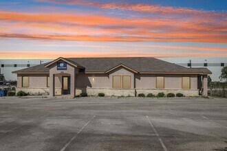 9892 Doerr Ln, Schertz, TX for rent Building Photo- Image 1 of 1