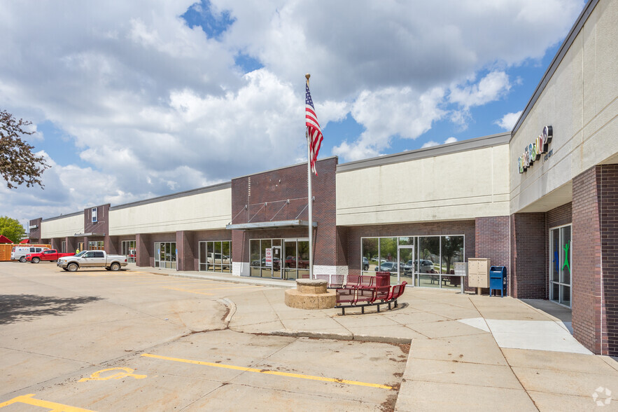 2401 Se Tones Dr, Ankeny, IA for sale - Primary Photo - Image 1 of 1