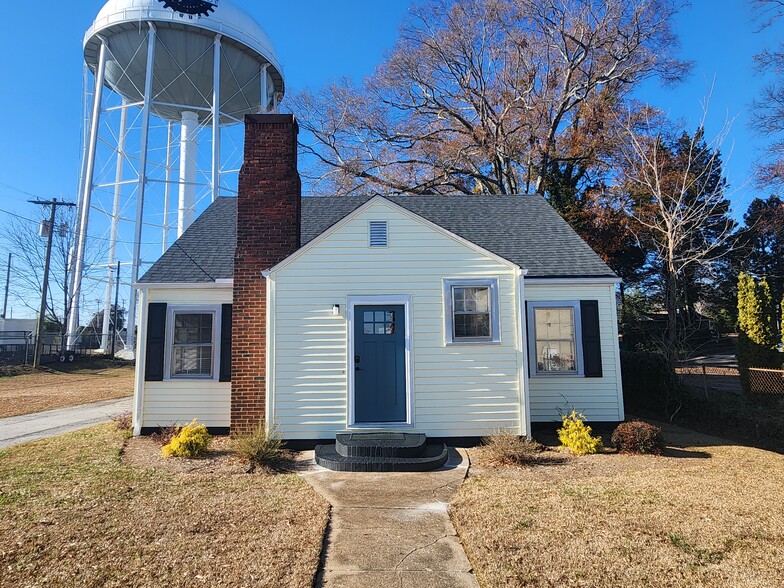 109 Few St, Greer, SC for rent - Building Photo - Image 1 of 20