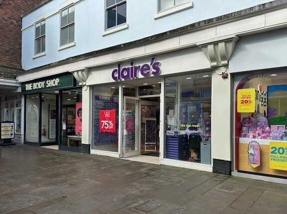 High St, Salisbury to rent Building Photo- Image 1 of 1