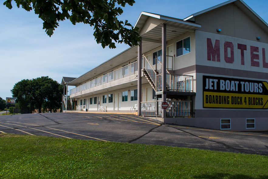 2960 Wisconsin Dells Pkwy, Wisconsin Dells, WI for sale - Primary Photo - Image 1 of 1