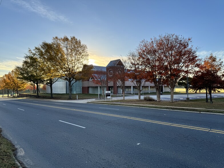 2001 Kings Hwy, Shreveport, LA for rent - Primary Photo - Image 1 of 5