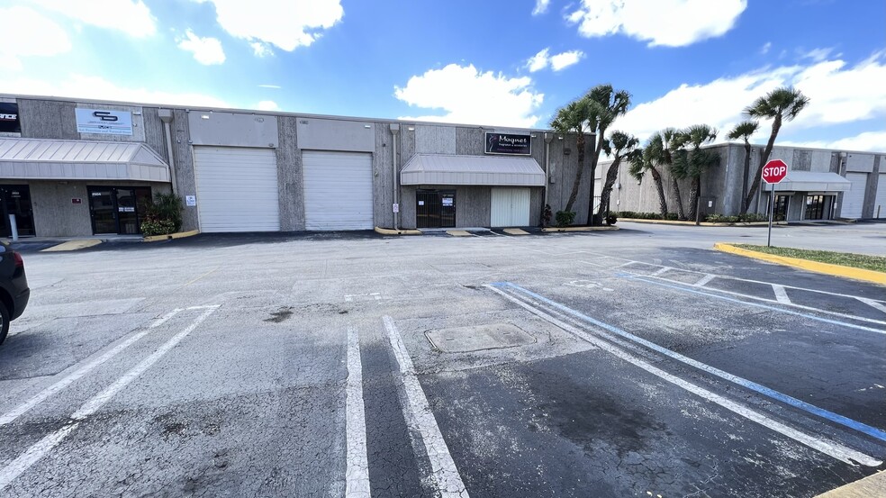 2600-2634 NW 72nd Ave, Miami, FL for rent - Building Photo - Image 3 of 7