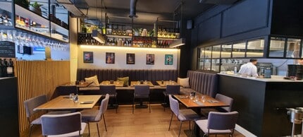 4A-7 Upper St, London to rent Interior Photo- Image 1 of 14