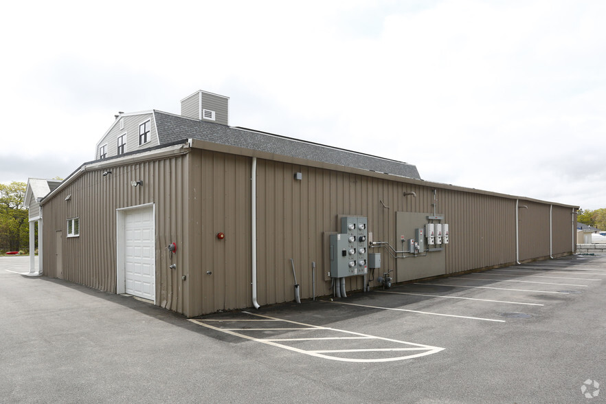 802 Macarthur Blvd, Pocasset, MA for rent - Building Photo - Image 3 of 5