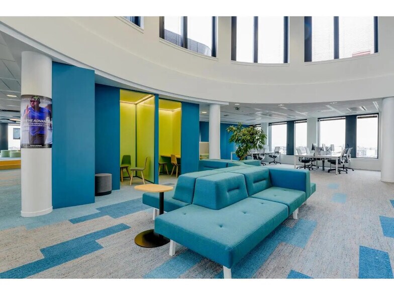 Office in La Garenne-Colombes to rent - Building Photo - Image 3 of 12