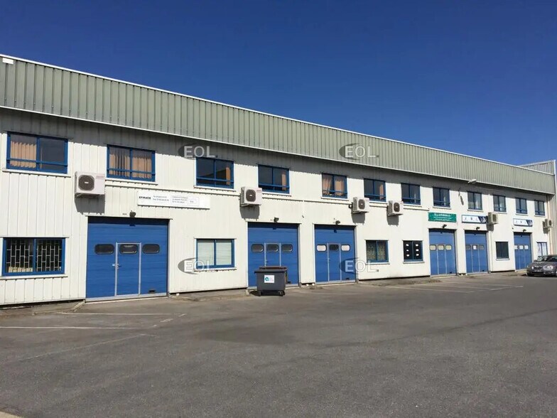 Light Industrial in Lisses to rent - Building Photo - Image 1 of 1